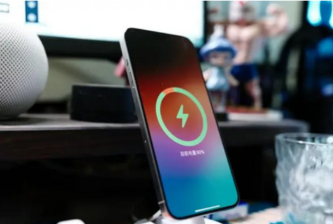 开原苹果15换屏服务分享用什么充电器给iPhone15充电更好 
